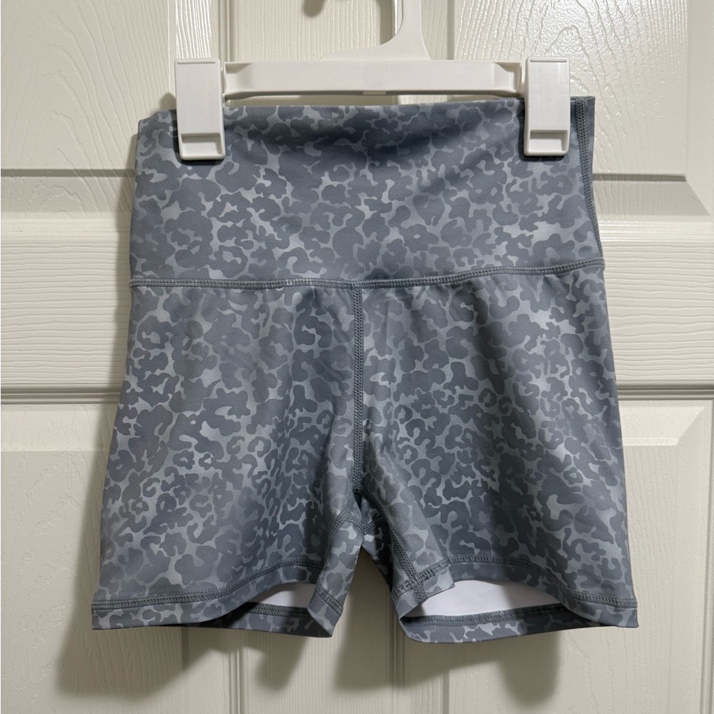 yet
ECHT shorts!
